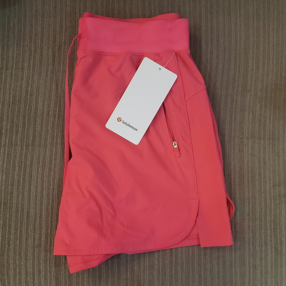 NWT lululemon License To Train HR Short Size 6